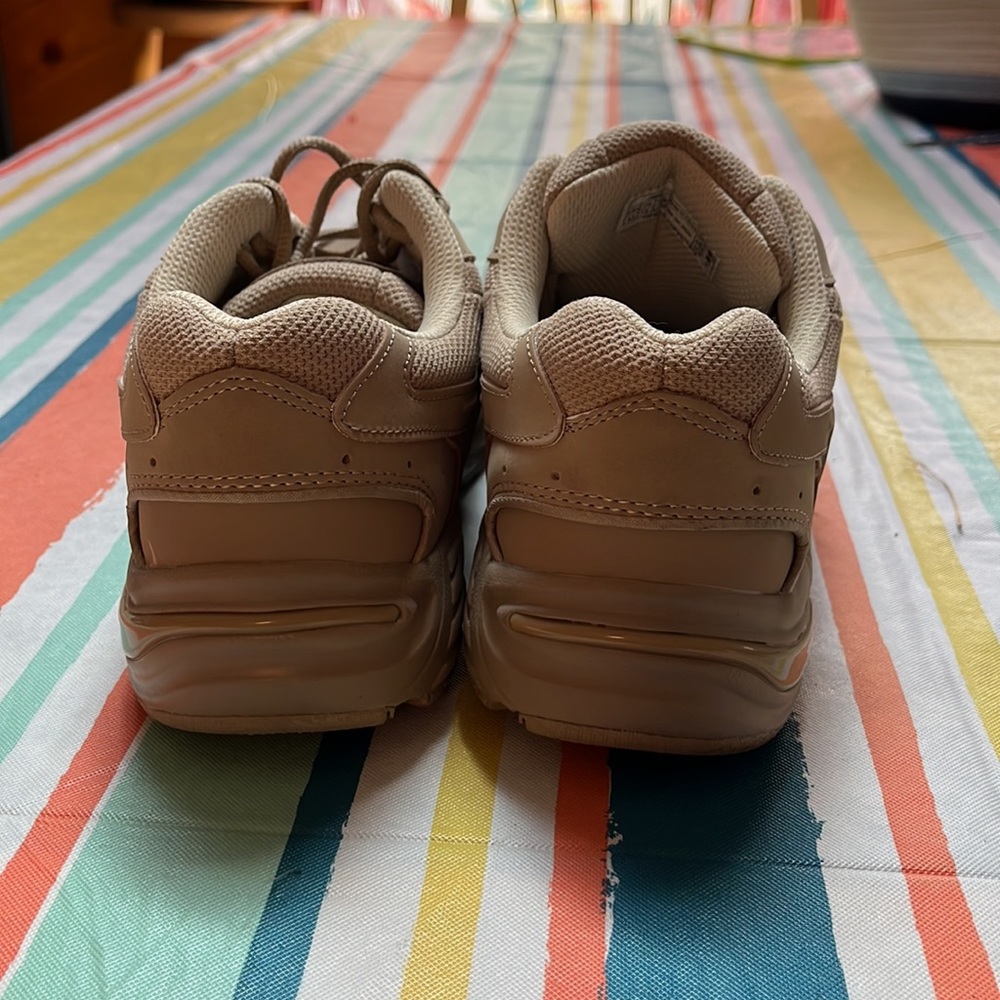 Last chance sale!
Vionic Cream Athletic Shoes with Supportive Sole - Picture 4 of 8